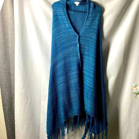 LULAROE WOMENS CROCHET LOOK BLUE PONCHO 4 BUTTON FRONT ONE SIZE FITS MOST - Picture 1 of 9